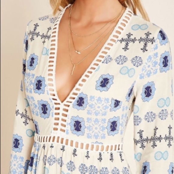 Selfie Leslie Long Sleeve Maxi Dress in Cream & Blue • M - Picture 5 of 9